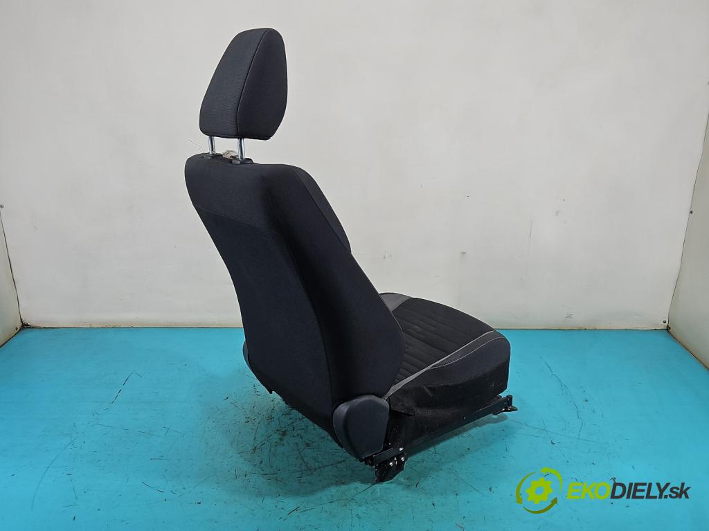Toyota Auris II 2012-2018 1.6 16V 132  HP manual 97 kW 1598 cm3 5- Sedačka ľavý  (Sedadlo)