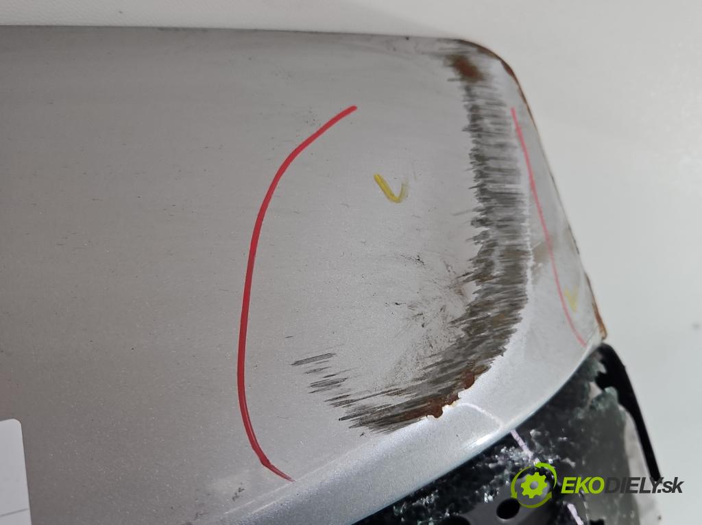 Toyota Auris II 2012-2018 1.6 16V 132  HP manual 97 kW 1598 cm3 5- zadna kufor  (Kapota zadná (kufor))