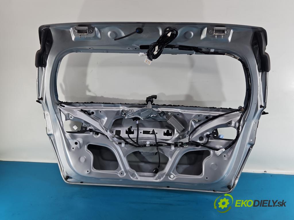 Toyota Auris II 2012-2018 1.6 16V 132  HP manual 97 kW 1598 cm3 5- zadna kufor  (Kapota zadná (kufor))