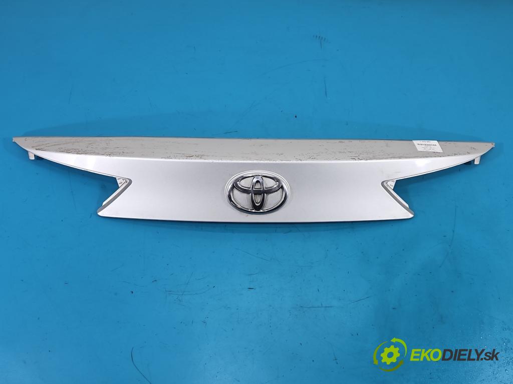 Toyota Auris II 2012-2018 1.6 16V 132  HP manual 97 kW 1598 cm3 5- zaslepka: zadné 76811-02830
