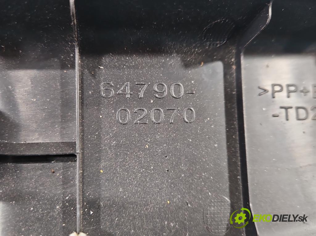 Toyota Auris II 2012-2018 1.6 16V 132  HP manual 97 kW 1598 cm3 5- Čalounictví: kufrové dvere 08824