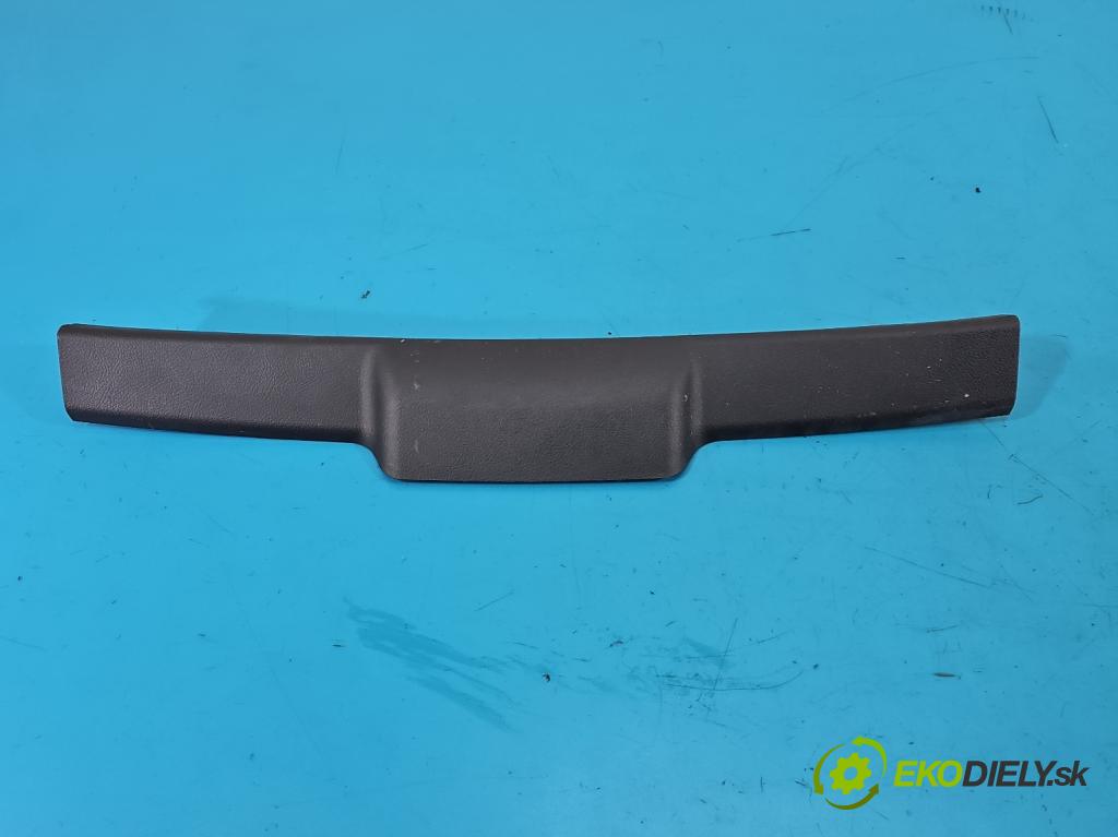 Toyota Auris II 2012-2018 1.6 16V 132  HP manual 97 kW 1598 cm3 5- Čalounictví: kufrové dvere 08824