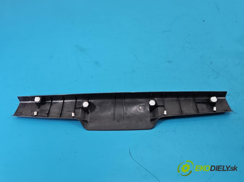 Toyota Auris II 2012-2018 1.6 16V 132  HP manual 97 kW 1598 cm3 5- Čalounictví: kufrové dvere 08824