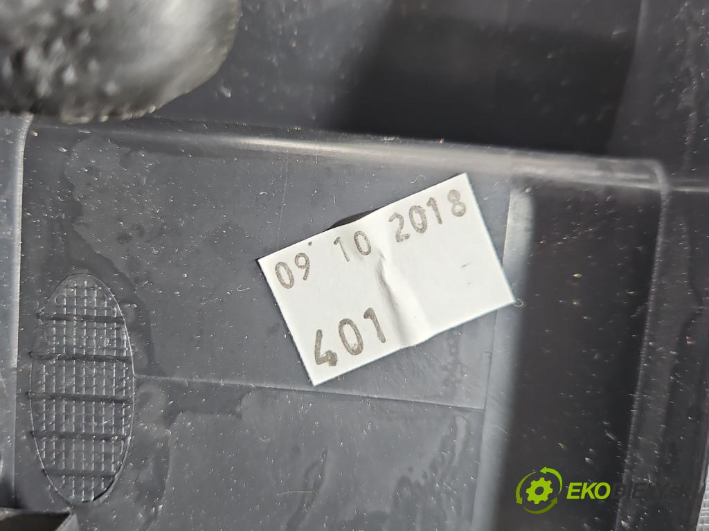 Toyota Auris II 2012-2018 1.6 16V 132  HP manual 97 kW 1598 cm3 5- kryt plast 58387-02190