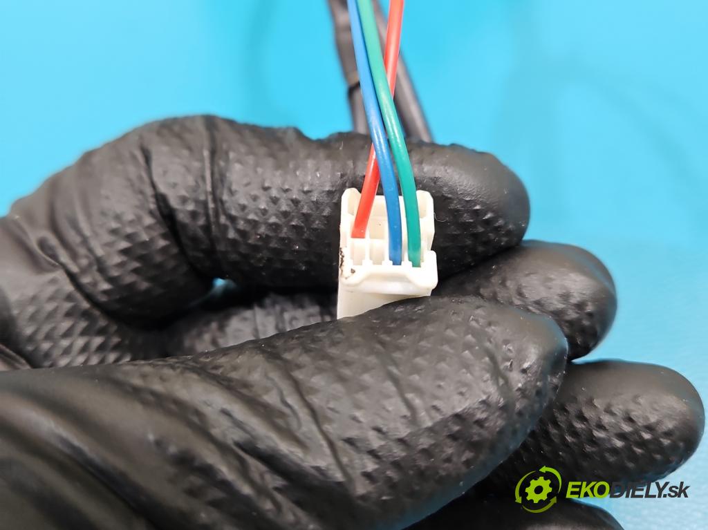 Nissan Juke I 2010-2019 1.5 dci K9K 110 HP manual 81 kW 1461 cm3 5- zrkadlo ľavé  (Kľučka dverí ostatné)