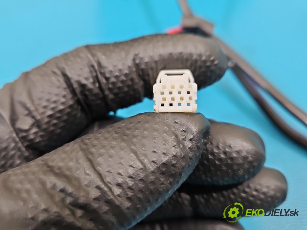 Nissan Juke I 2010-2019 1.5 dci K9K 110 HP manual 81 kW 1461 cm3 5- zrkadlo ľavé  (Kľučka dverí ostatné)