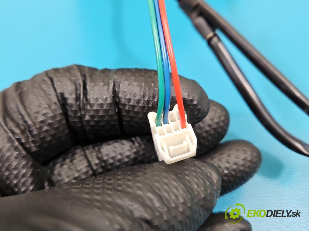 Nissan Juke I 2010-2019 1.5 dci K9K 110 HP manual 81 kW 1461 cm3 5- zrkadlo ľavé  (Kľučka dverí ostatné)