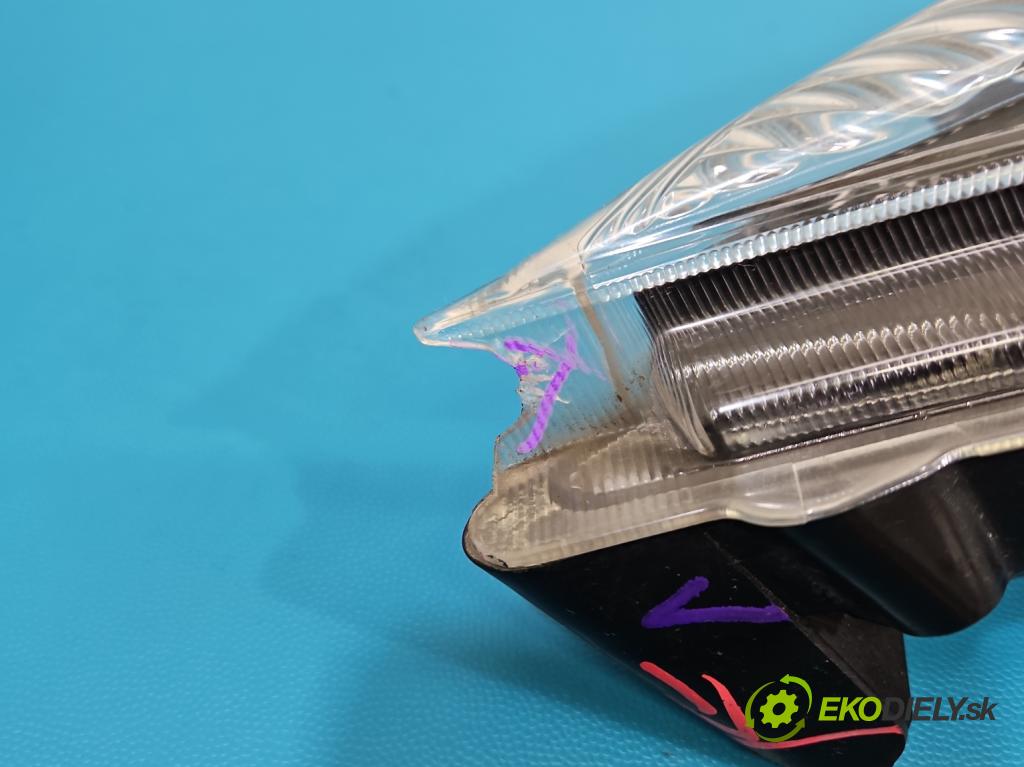 Nissan Juke I 2010-2019 1.5 dci K9K 110 HP manual 81 kW 1461 cm3 5- Reflektor: pravý FACM0110000UK (Svetlo predné pravé)