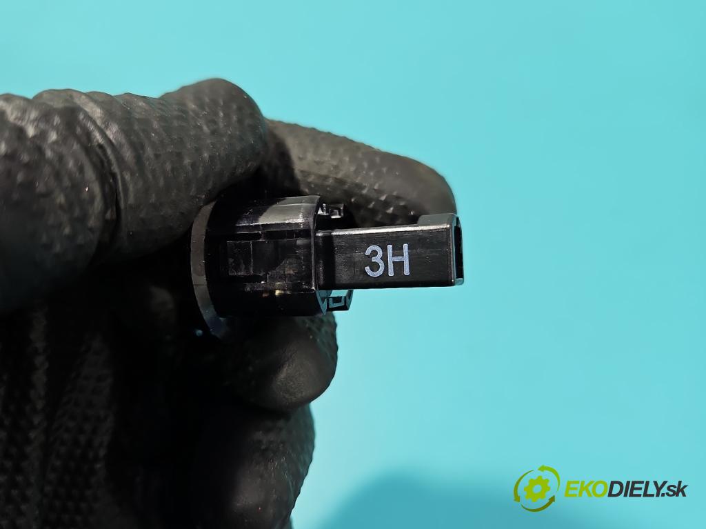 Nissan Juke I 2010-2019 1.5 dci K9K 110 hp manual 81 kW 1461 cm3 5- snímač stmívání