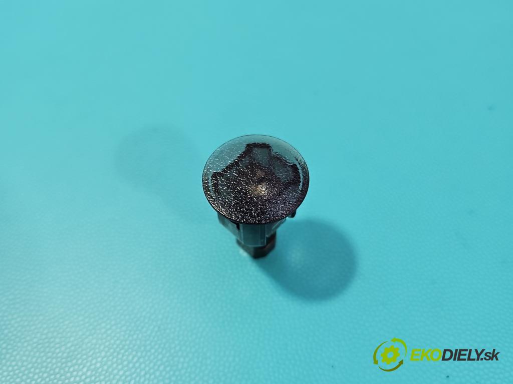 Nissan Juke I 2010-2019 1.5 dci K9K 110 hp manual 81 kW 1461 cm3 5- snímač stmívání 