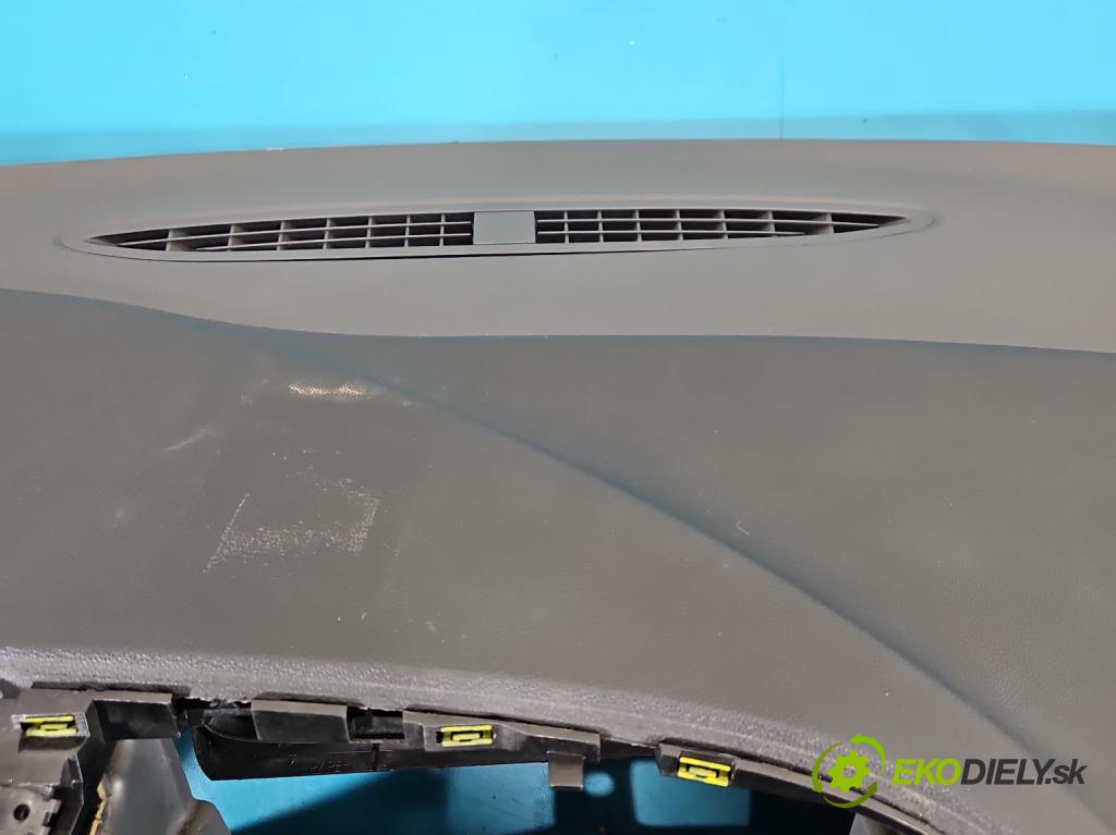 Seat Leon II 2005-2012 1.6 SR 102 HP manual 75 kW 1595 cm3 5- kokpit,pristrojová doska rozdeľovacia