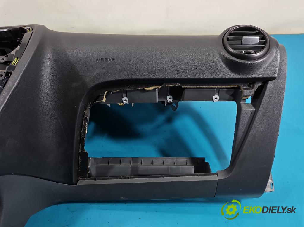 Seat Leon II 2005-2012 1.6 SR 102 HP manual 75 kW 1595 cm3 5- kokpit,pristrojová doska rozdeľovacia