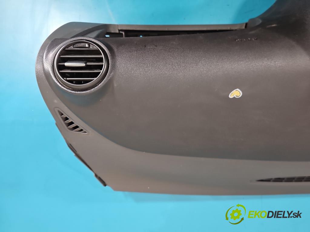 Seat Leon II 2005-2012 1.6 SR 102 HP manual 75 kW 1595 cm3 5- kokpit,pristrojová doska rozdeľovacia