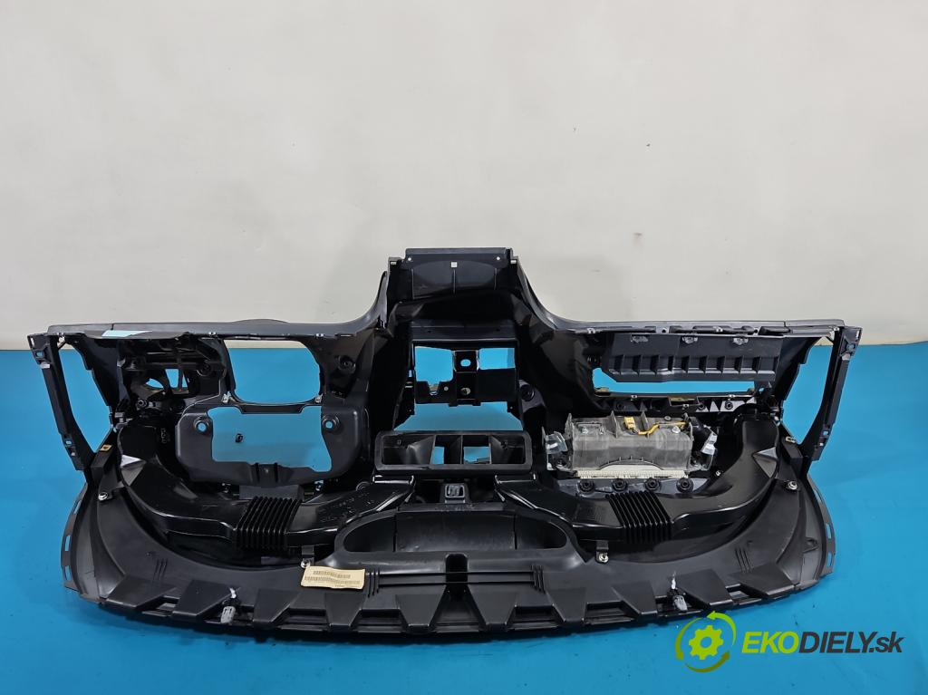 Seat Leon II 2005-2012 1.6 SR 102 HP manual 75 kW 1595 cm3 5- kokpit,pristrojová doska rozdeľovacia