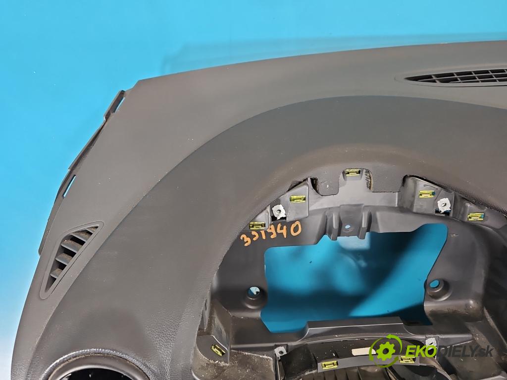 Seat Leon II 2005-2012 1.6 SR 102 HP manual 75 kW 1595 cm3 5- kokpit,pristrojová doska rozdeľovacia