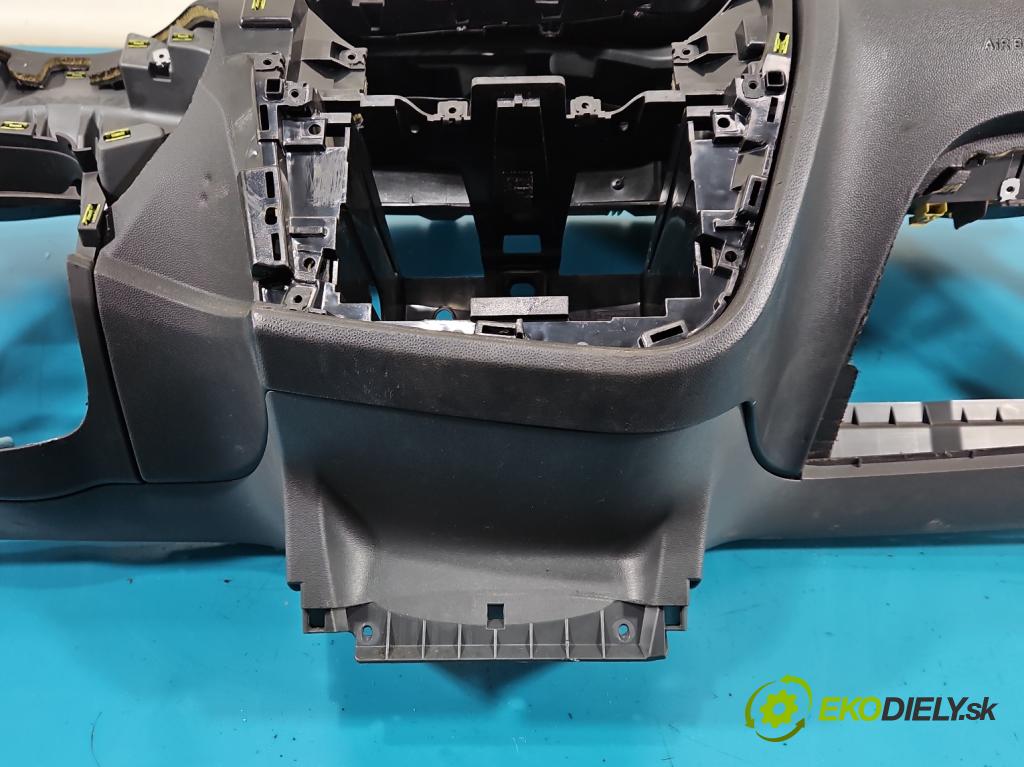 Seat Leon II 2005-2012 1.6 SR 102 HP manual 75 kW 1595 cm3 5- kokpit,pristrojová doska rozdeľovacia