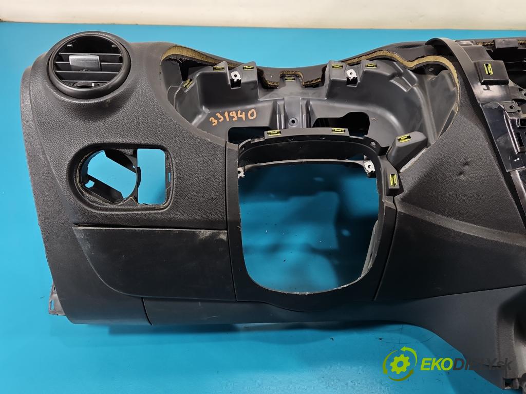 Seat Leon II 2005-2012 1.6 SR 102 HP manual 75 kW 1595 cm3 5- kokpit,pristrojová doska rozdeľovacia