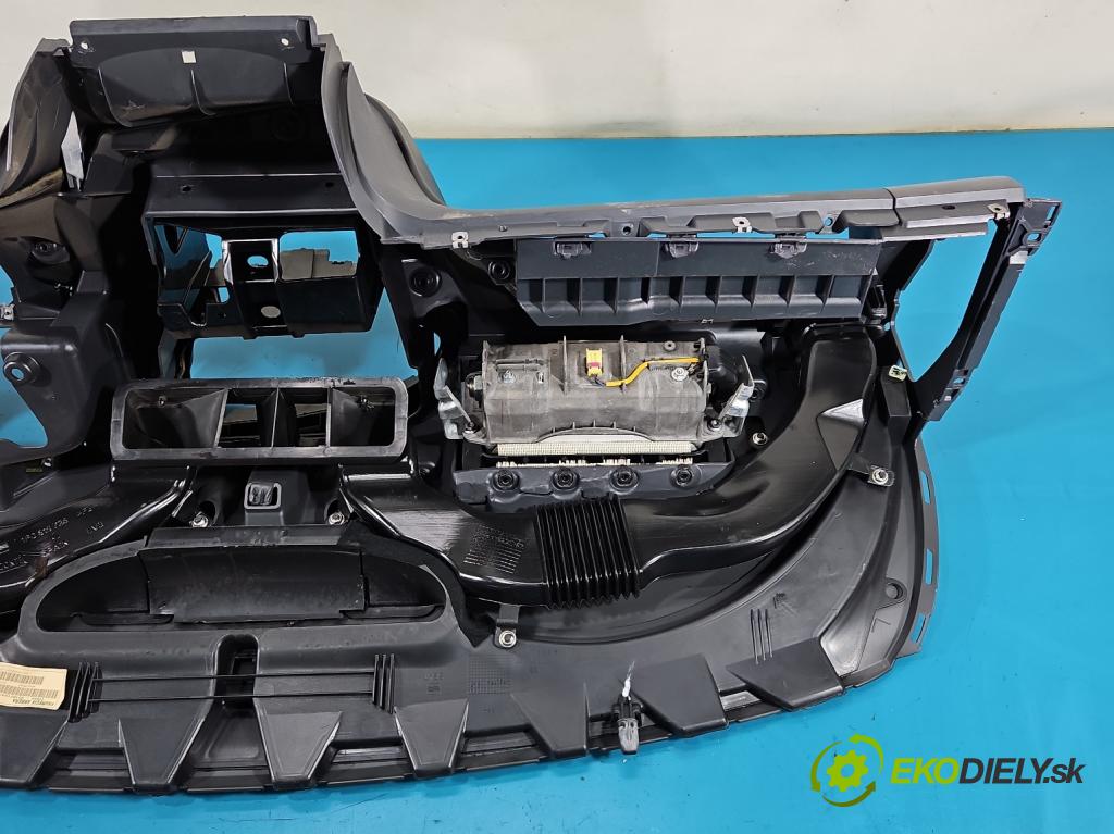 Seat Leon II 2005-2012 1.6 SR 102 HP manual 75 kW 1595 cm3 5- kokpit,pristrojová doska rozdeľovacia