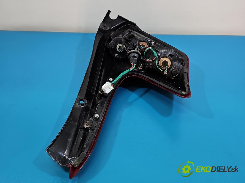 Nissan Juke I 2010-2019 1.5 dci K9K 110 HP manual 81 kW 1461 cm3 5- svetlo / reflektor zadné pravé  (Kľučka dverí ostatné)