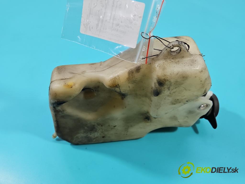 Honda VFR 800 1998-2001 0.8b 109 HP manual 80 kW 781 cm3 2- Nádrž: kompenzačné: