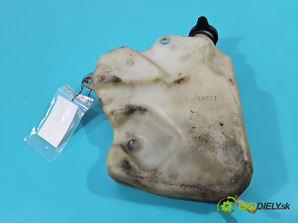 Honda VFR 800 1998-2001 0.8b 109 HP manual 80 kW 781 cm3 2- Nádrž: kompenzačné: