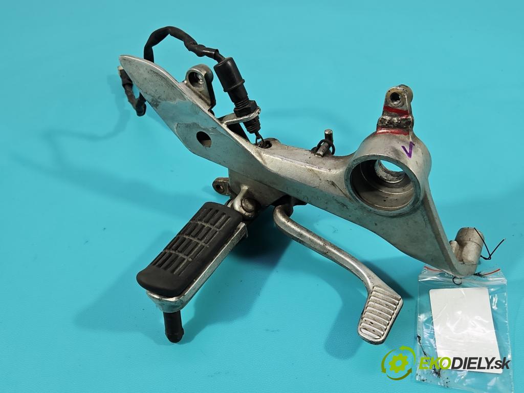 Honda VFR 800 1998-2001 0.8b 109 HP manual 80 kW 781 cm3 2- Upevnenie: 