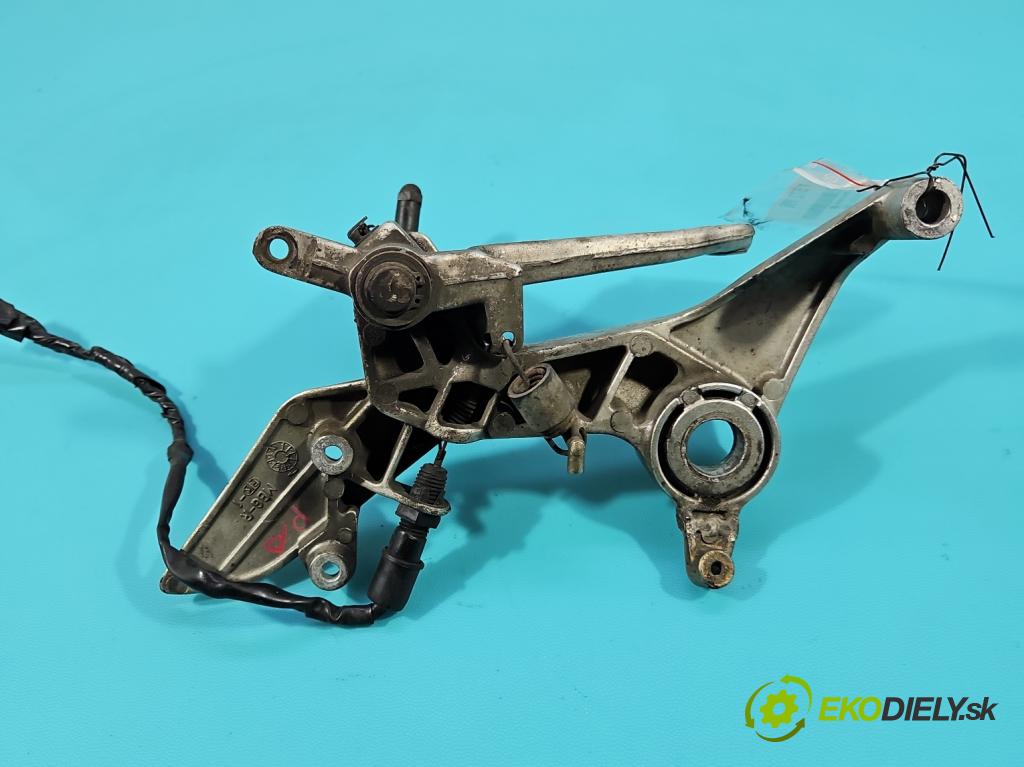 Honda VFR 800 1998-2001 0.8b 109 HP manual 80 kW 781 cm3 2- Upevnenie: