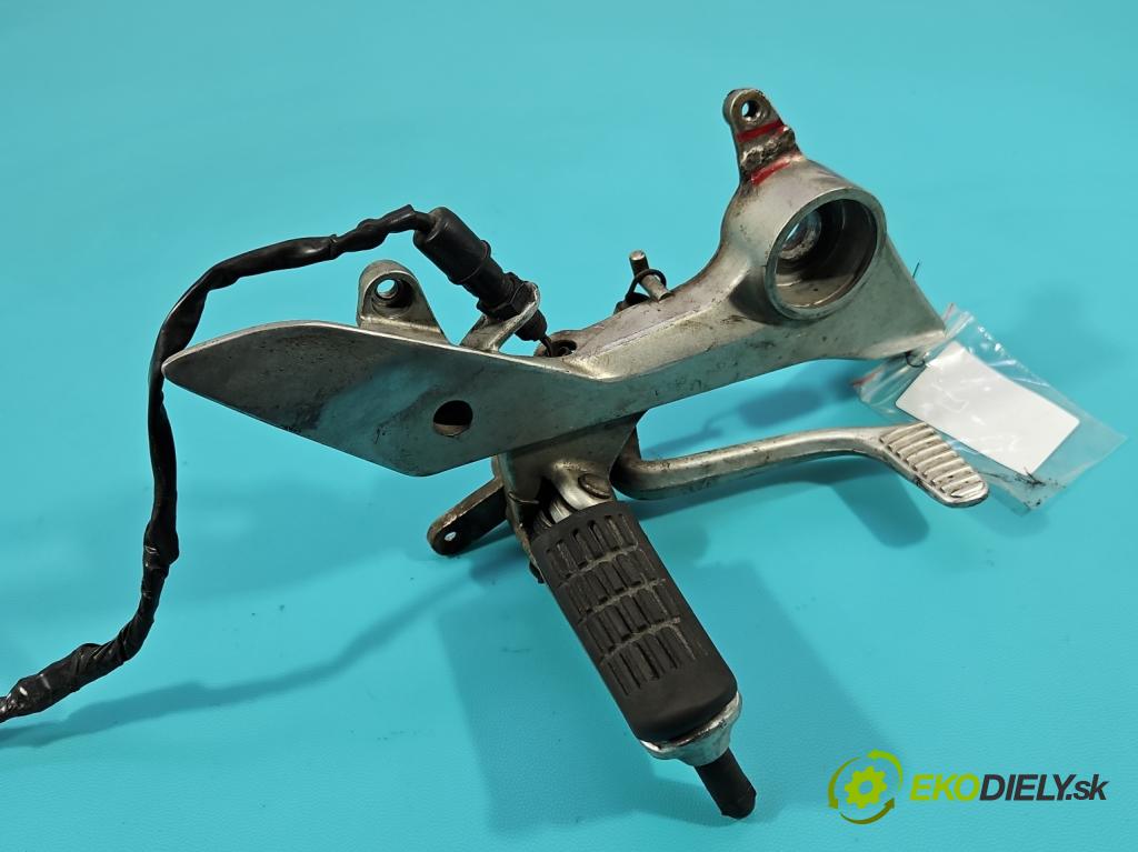 Honda VFR 800 1998-2001 0.8b 109 HP manual 80 kW 781 cm3 2- Upevnenie: