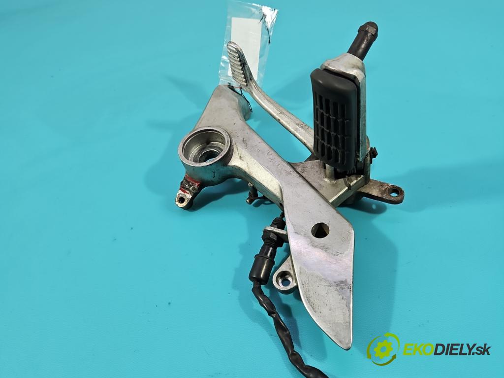 Honda VFR 800 1998-2001 0.8b 109 HP manual 80 kW 781 cm3 2- Upevnenie: