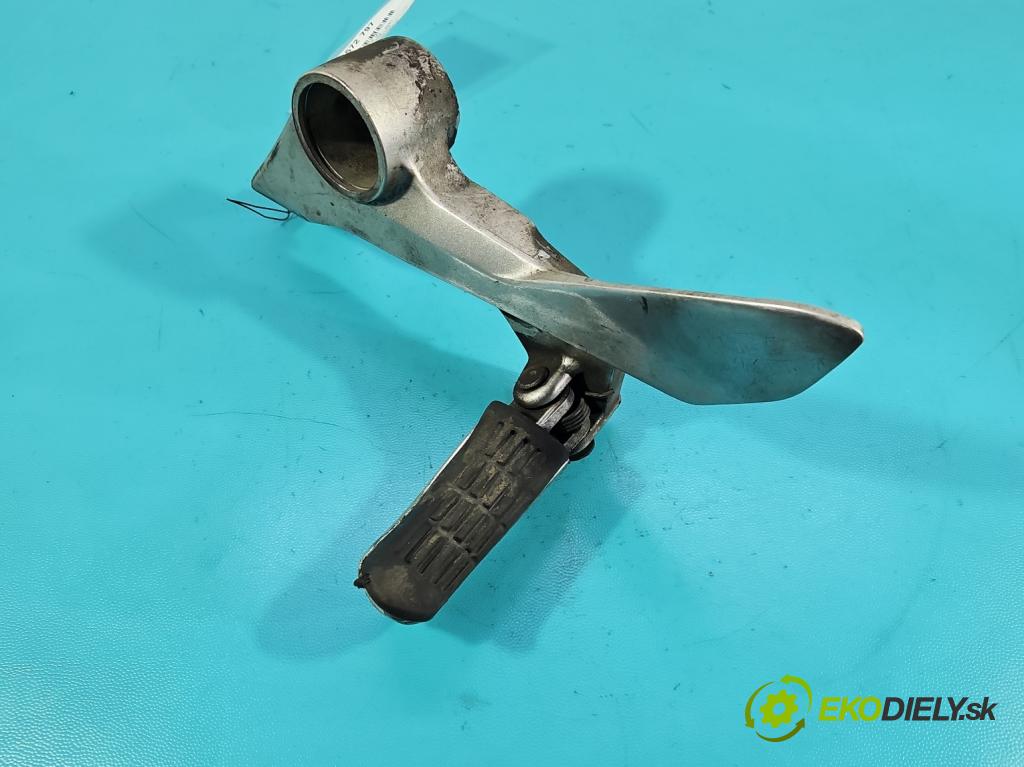 Honda VFR 800 1998-2001 0.8b 109 HP manual 80 kW 781 cm3 2- Upevnenie: 