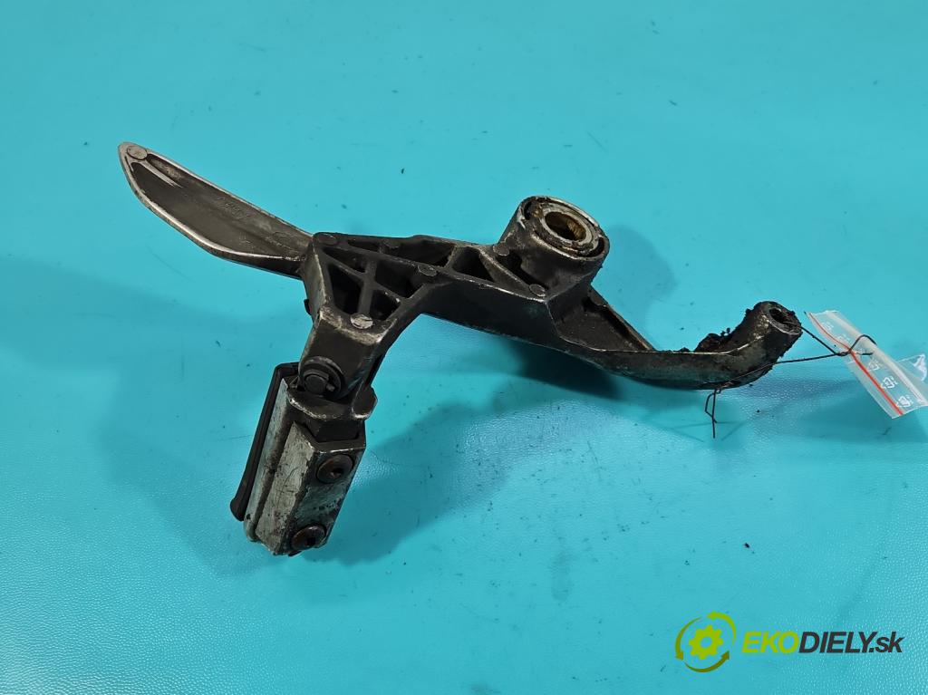 Honda VFR 800 1998-2001 0.8b 109 HP manual 80 kW 781 cm3 2- Upevnenie: