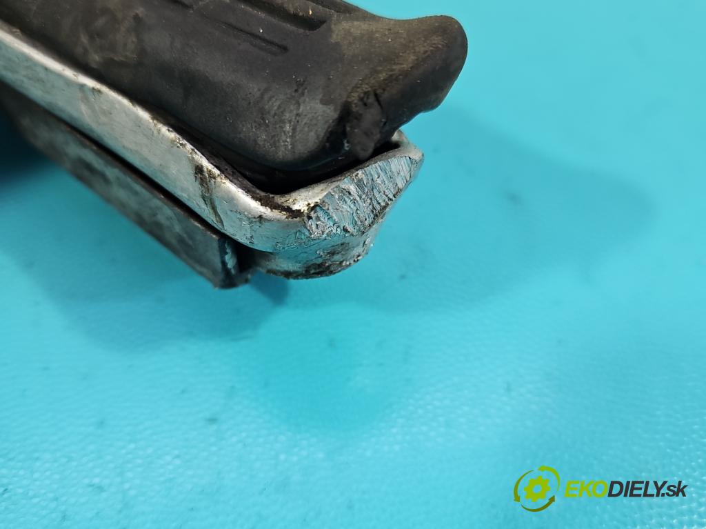 Honda VFR 800 1998-2001 0.8b 109 HP manual 80 kW 781 cm3 2- Upevnenie: