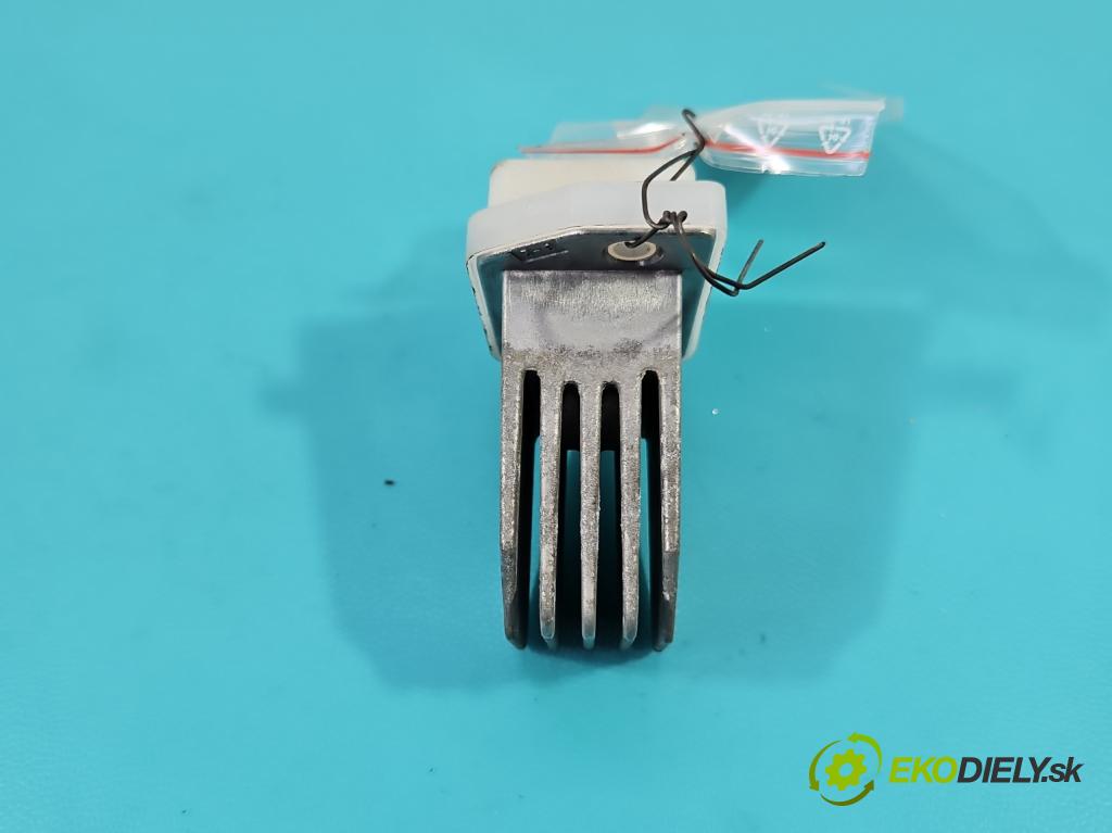 Nissan Juke I 2010-2019 1.5 dci K9K 110 HP manual 81 kW 1461 cm3 5- rezistor