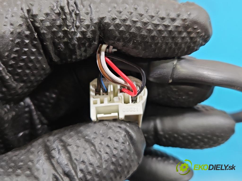 Toyota Corolla E21 2019- 1.5 12V 125 HP automatic 92 kW 1490 cm3 4- zrkadlo ľavé  (Kľučka dverí ostatné)