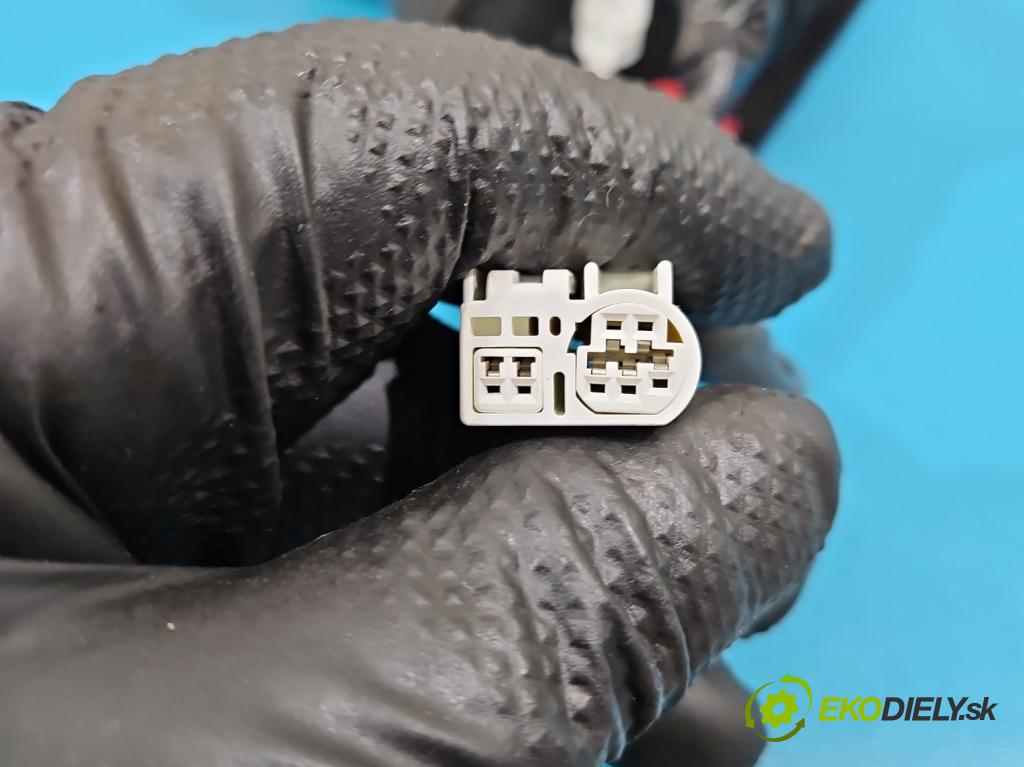 Toyota Corolla E21 2019- 1.5 12V 125 HP automatic 92 kW 1490 cm3 4- zrkadlo pravé  (Kľučka dverí ostatné)