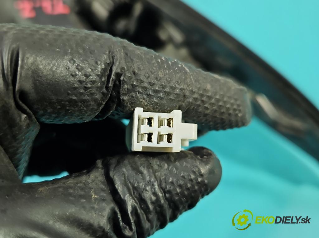 Toyota Corolla E21 2019- 1.5 12V 125 HP automatic 92 kW 1490 cm3 4- svetlo / reflektor zadné ľavé 81560-02D11-00 (Kľučka dverí ostatné)