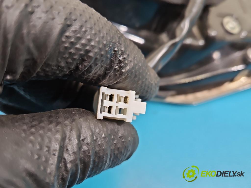 Toyota Corolla E21 2019- 1.5 12V 125 HP automatic 92 kW 1490 cm3 4- svetlo / reflektor zadné ľavé 81590-02C21-00 (Kľučka dverí ostatné)