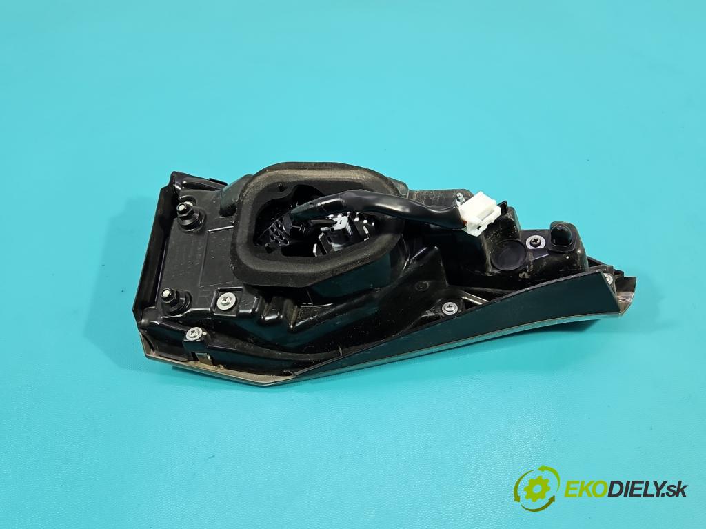 Toyota Corolla E21 2019- 1.5 12V 125 HP automatic 92 kW 1490 cm3 4- svetlo / reflektor zadné pravé 81580-02C31-00 (Kľučka dverí ostatné)