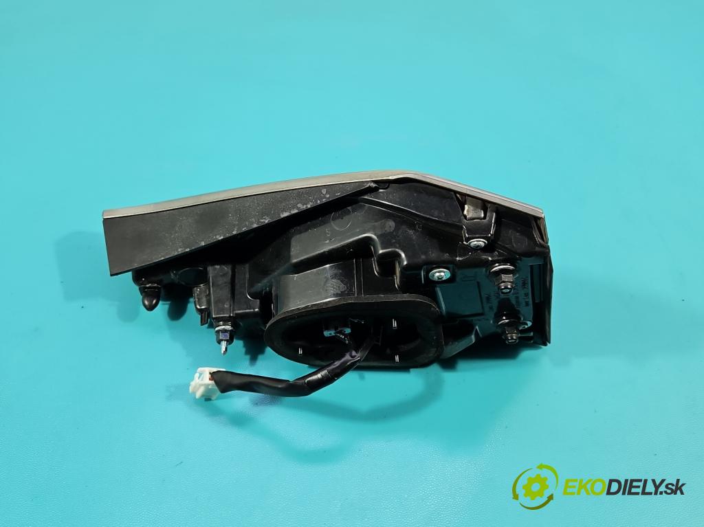 Toyota Corolla E21 2019- 1.5 12V 125 HP automatic 92 kW 1490 cm3 4- svetlo / reflektor zadné pravé 81580-02C31-00 (Kľučka dverí ostatné)