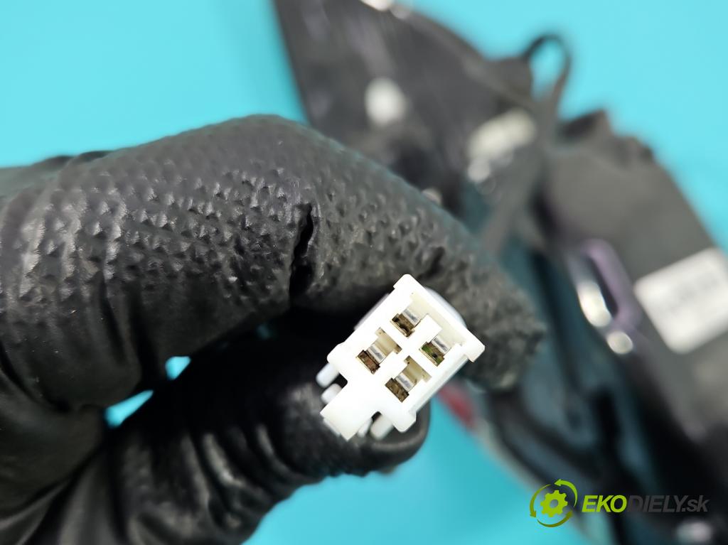 Toyota Corolla E21 2019- 1.5 12V 125 HP automatic 92 kW 1490 cm3 4- svetlo / reflektor zadné pravé 81550-02D11-00 (Kľučka dverí ostatné)