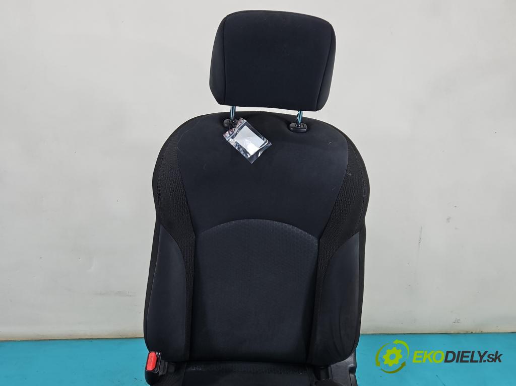 Nissan Juke I 2010-2019 1.5 dci 110 HP manual 81 kW 1461 cm3 5- Sedačka ľavý  (Sedadlo)