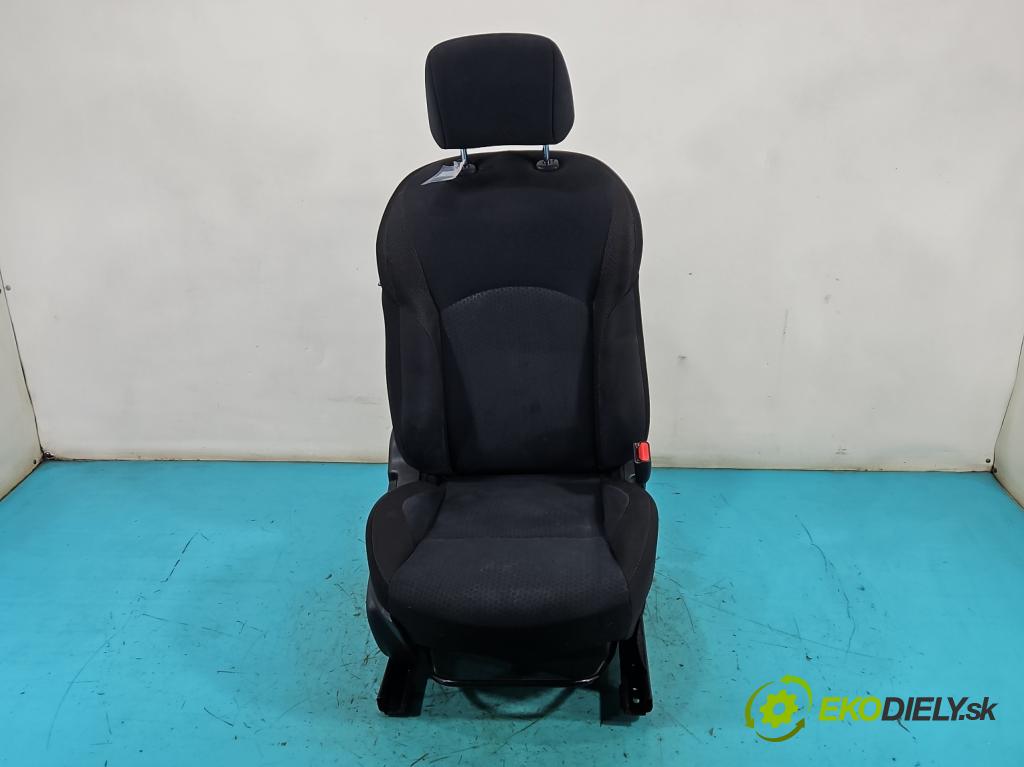 Nissan Juke I 2010-2019 1.5 dci 110 hp manual 81 kW 1461 cm3 5- Sedadlo pravý  (Sedadlo)