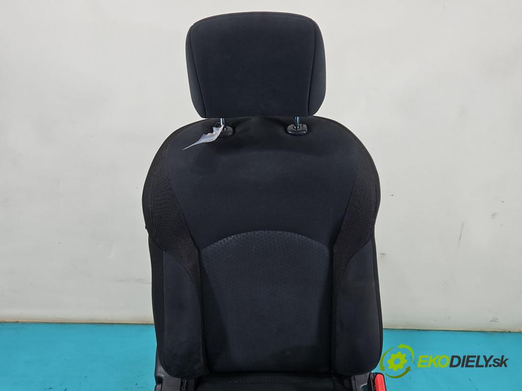 Nissan Juke I 2010-2019 1.5 dci 110 HP manual 81 kW 1461 cm3 5- Sedačka pravý  (Sedadlo)