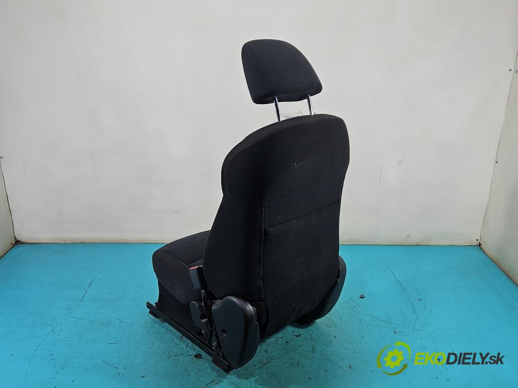 Nissan Juke I 2010-2019 1.5 dci 110 HP manual 81 kW 1461 cm3 5- Sedačka pravý  (Sedadlo)