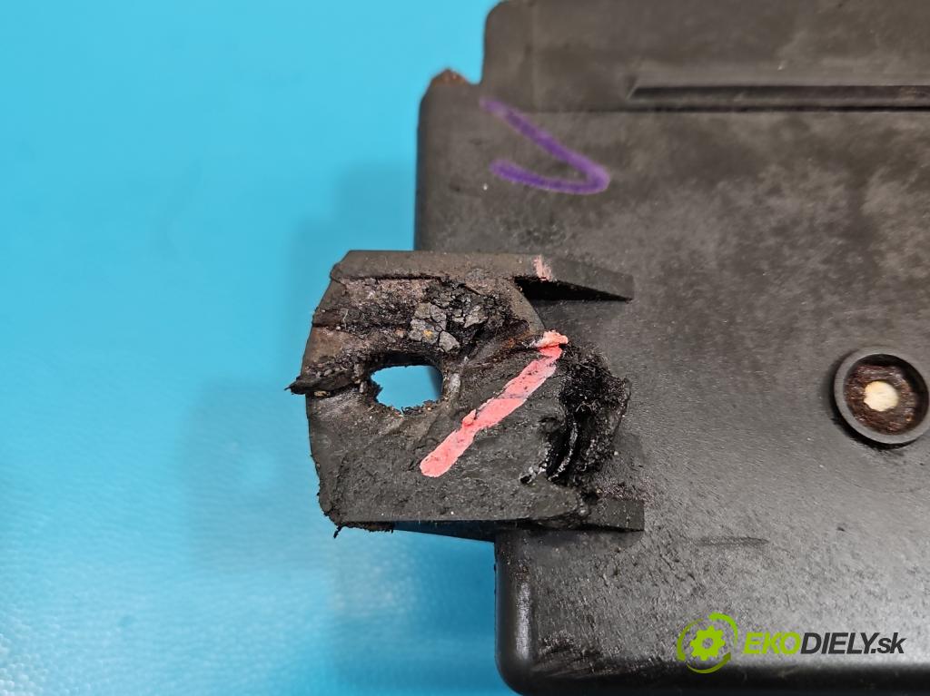 Vw LT II 1996-2006 2.5 tdi 109 HP manual 80 kW 2461 cm3 5- Relé: svíčky: zařicích: 2D0911253 (Relé)