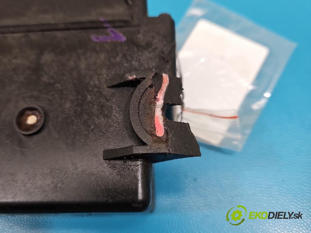 Vw LT II 1996-2006 2.5 tdi 109 HP manual 80 kW 2461 cm3 5- Relé: svíčky: zařicích: 2D0911253 (Relé)