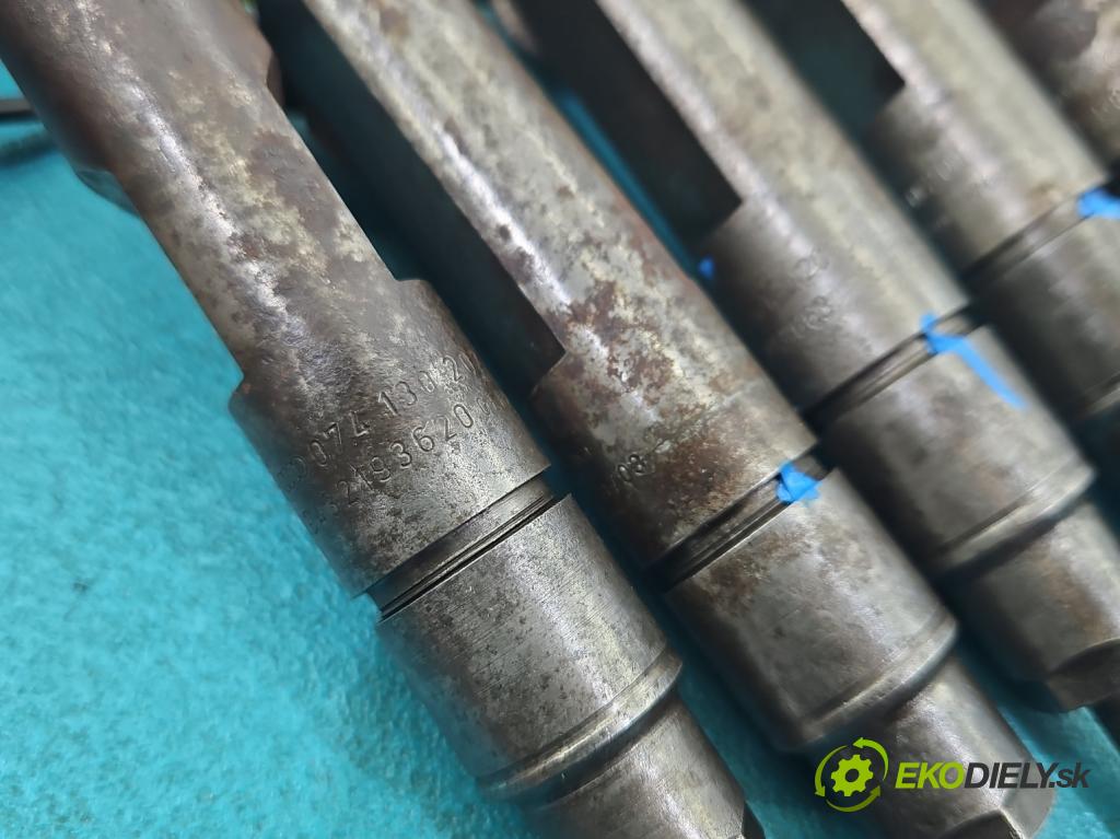 Vw LT II 1996-2006 2.5 tdi 109 HP manual 80 kW 2461 cm3 5- vstrek 074130202Q (Vstrekovač paliva)