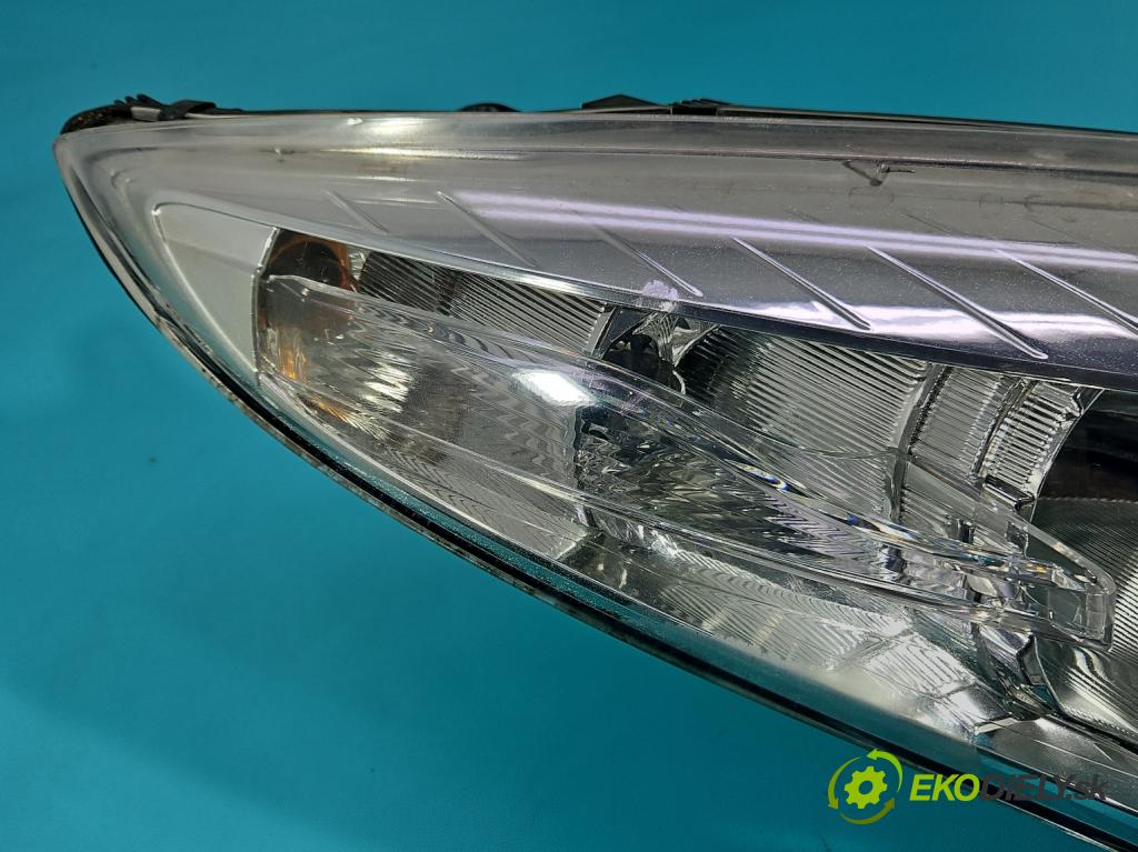 Renault Megane III 2008-2016 2.0 Tce 179KM manual 132 kW 1998 cm3 5- Reflektor: pravý 260100017R (Svetlo predné pravé)