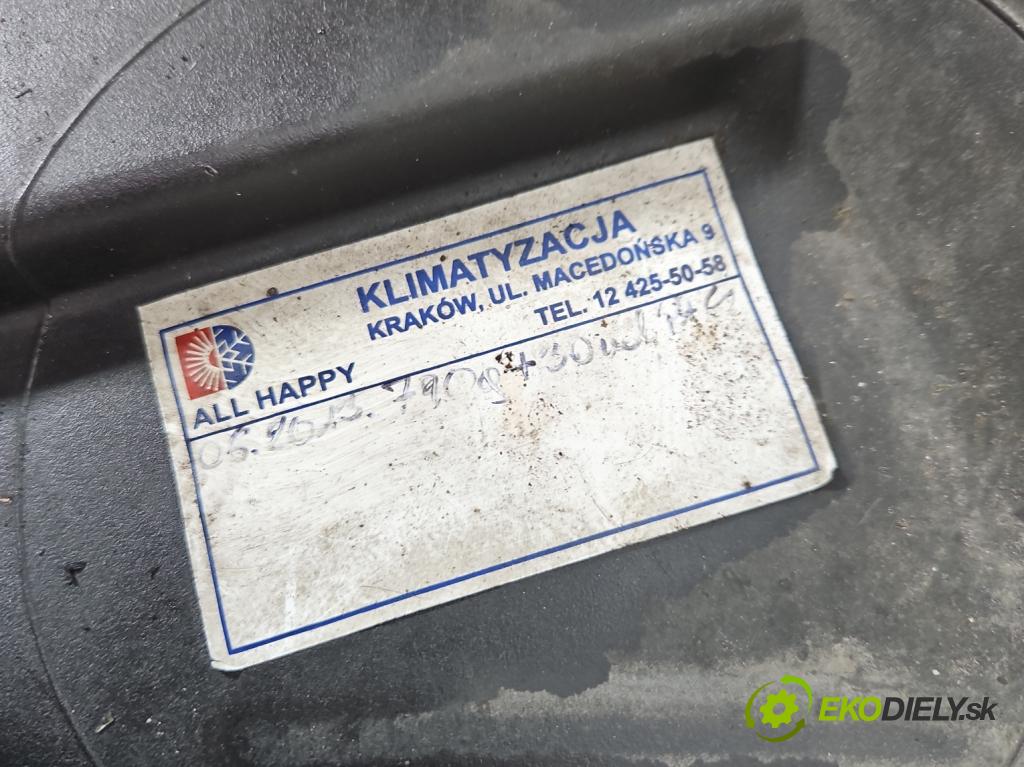 Chrysler Voyager IV 2000-2007 2.8 crd: 150 HP automatic 110 kW 2776 cm3 5- nárazník predné  (Kľučka dverí ostatné)