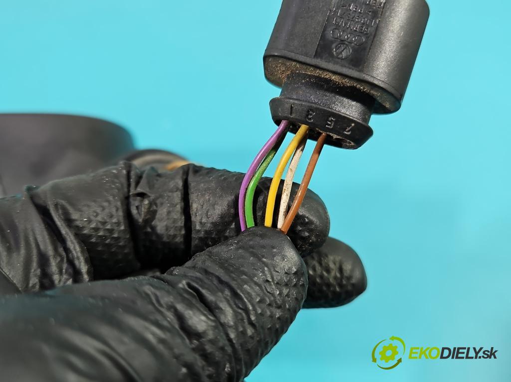 Seat Leon II 2005-2012 1.6 SR 102 HP manual 75 kW 1595 cm3 5- zrkadlo ľavé  (Kľučka dverí ostatné)